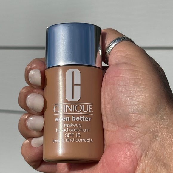CLINIQUE Even Better Makeup Broad Spectrum SPF 15 Foundation In CN 58 Ho… - Picture 7 of 13